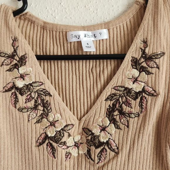 Say What? Tan floral shoulder cut sleeve - Picture 2 of 4